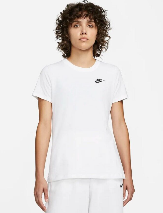 Sportswear Club Essentials Tee