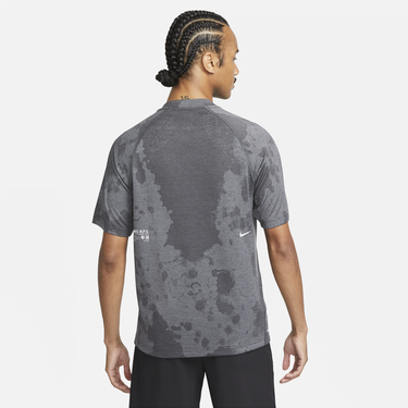 Tričko Nike Dri-FIT ADV A.P.S. Engineered Tee Šedá | DX6954-068, 1