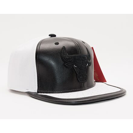 Šiltovka Mitchell & Ness Day One Snapback Bulls Cap Čierna | 6HSSMM19224-CBUWHBK