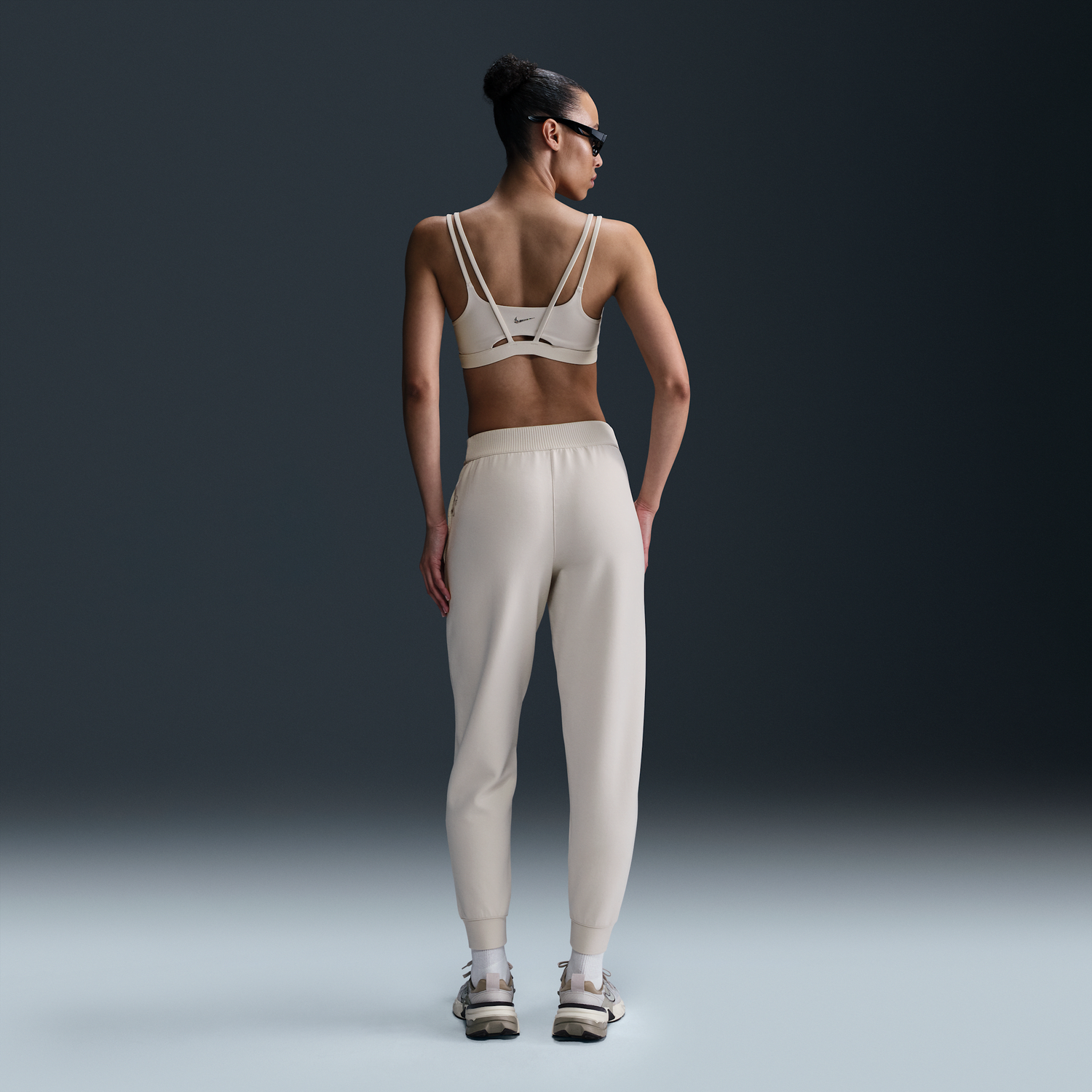 Tepláky Nike 24.7 Impossibly Soft Dri-FIT Mid-Rise Pants Béžová | HQ8184-104, 1