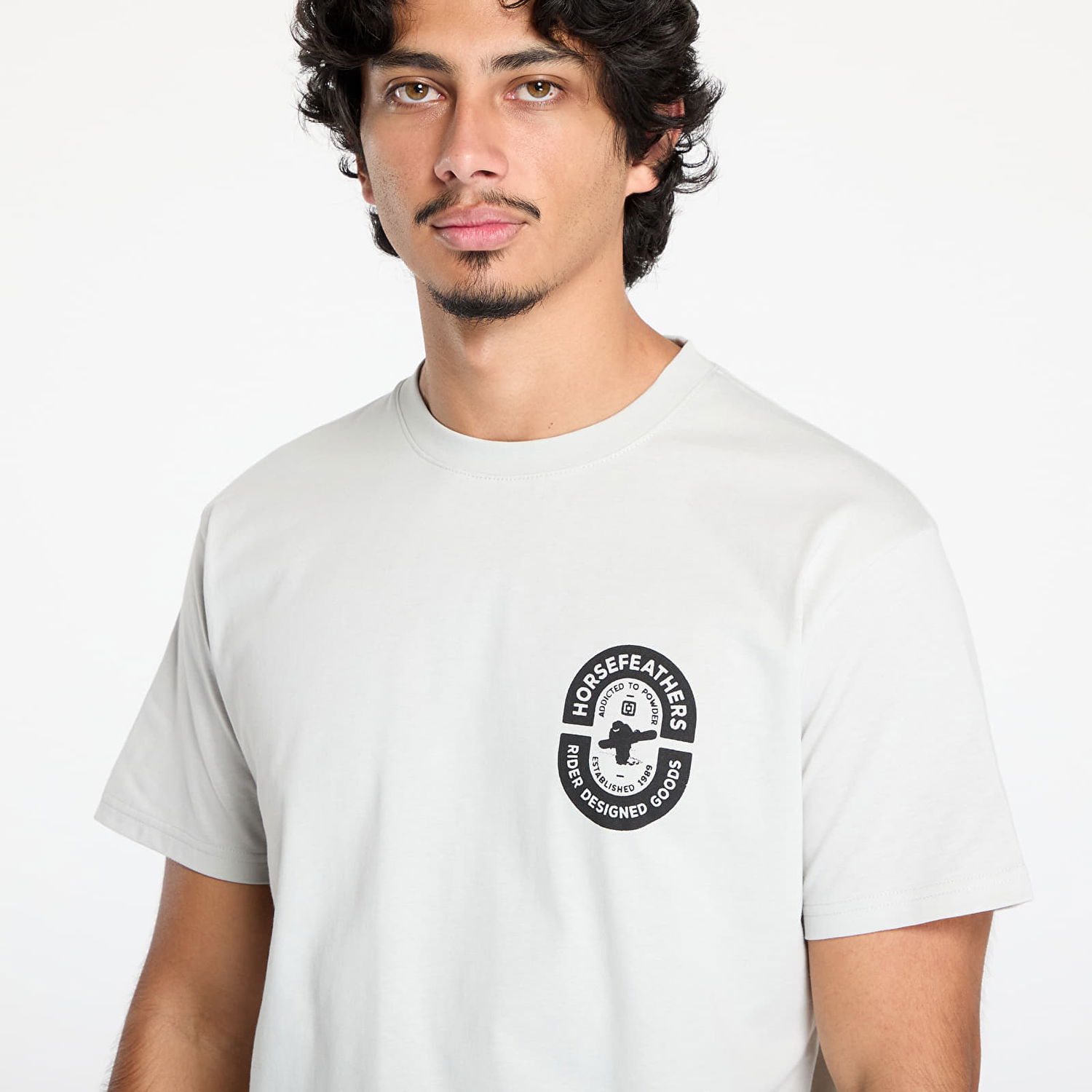 Tričko Horsefeathers Powder Badge II T-Shirt Cement M Biela | SM1359C, 1