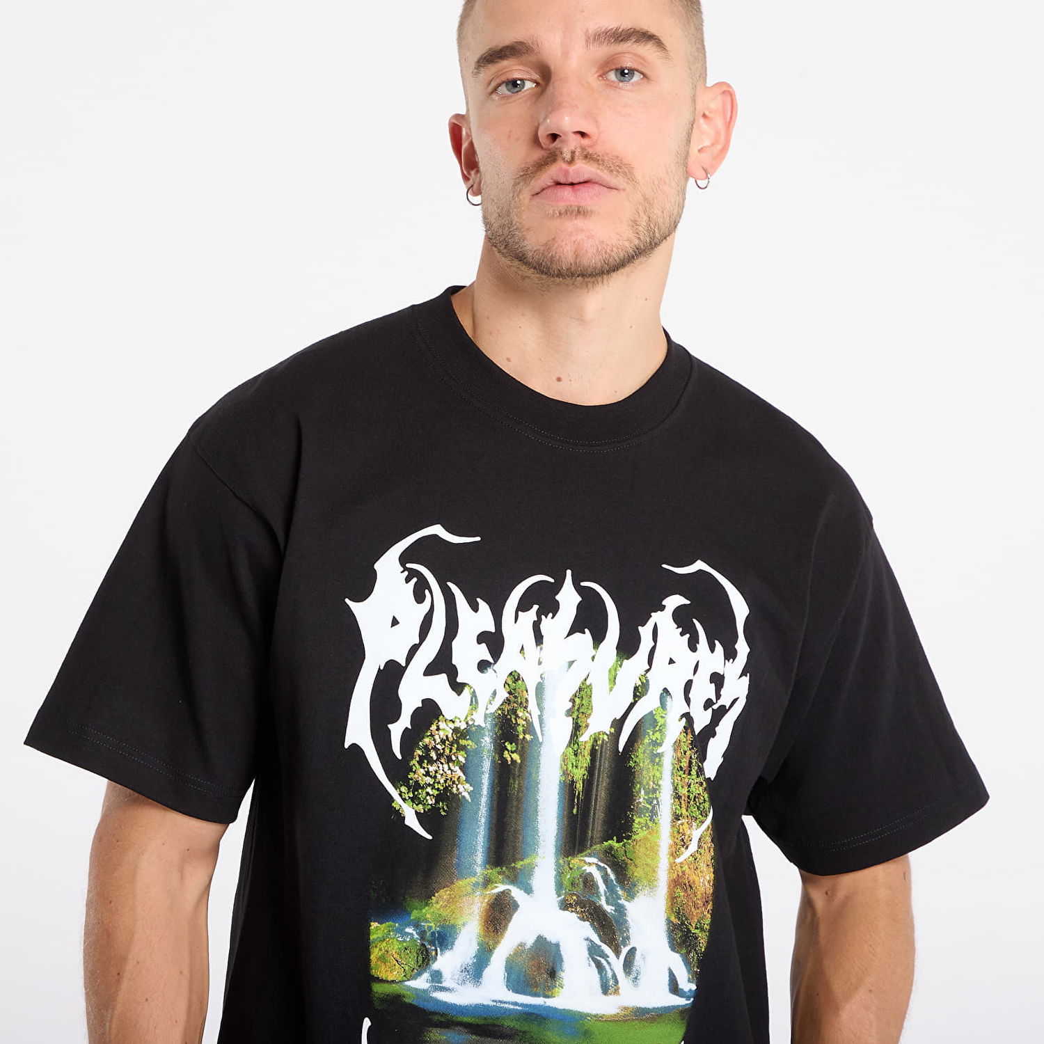 Tričko Pleasures Pond Graphic T-Shirt Čierna | P25F071-BLACK, 1