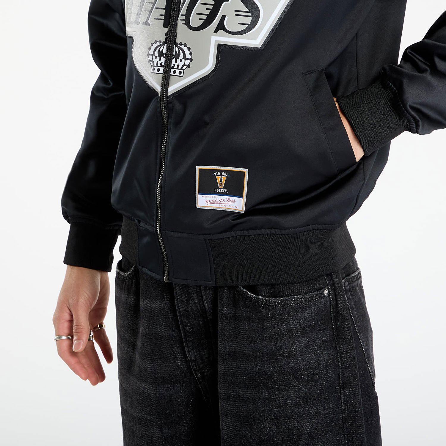 Bomber bunda Mitchell & Ness NHL Maxxed Out Satin Jacket Kings Wayne Gretzky XL Čierna | JK11279-LAKBLCK, 1