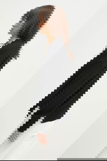 Sveter Maison Margiela MM6 Maison Margiela V-Neck Asymmetrical Hem Cardigan Čierna | S52HP0026, 1