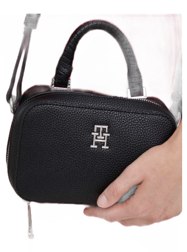 Kabelka Tommy Hilfiger Emblem Small Bag Čierna | AW0AW14880