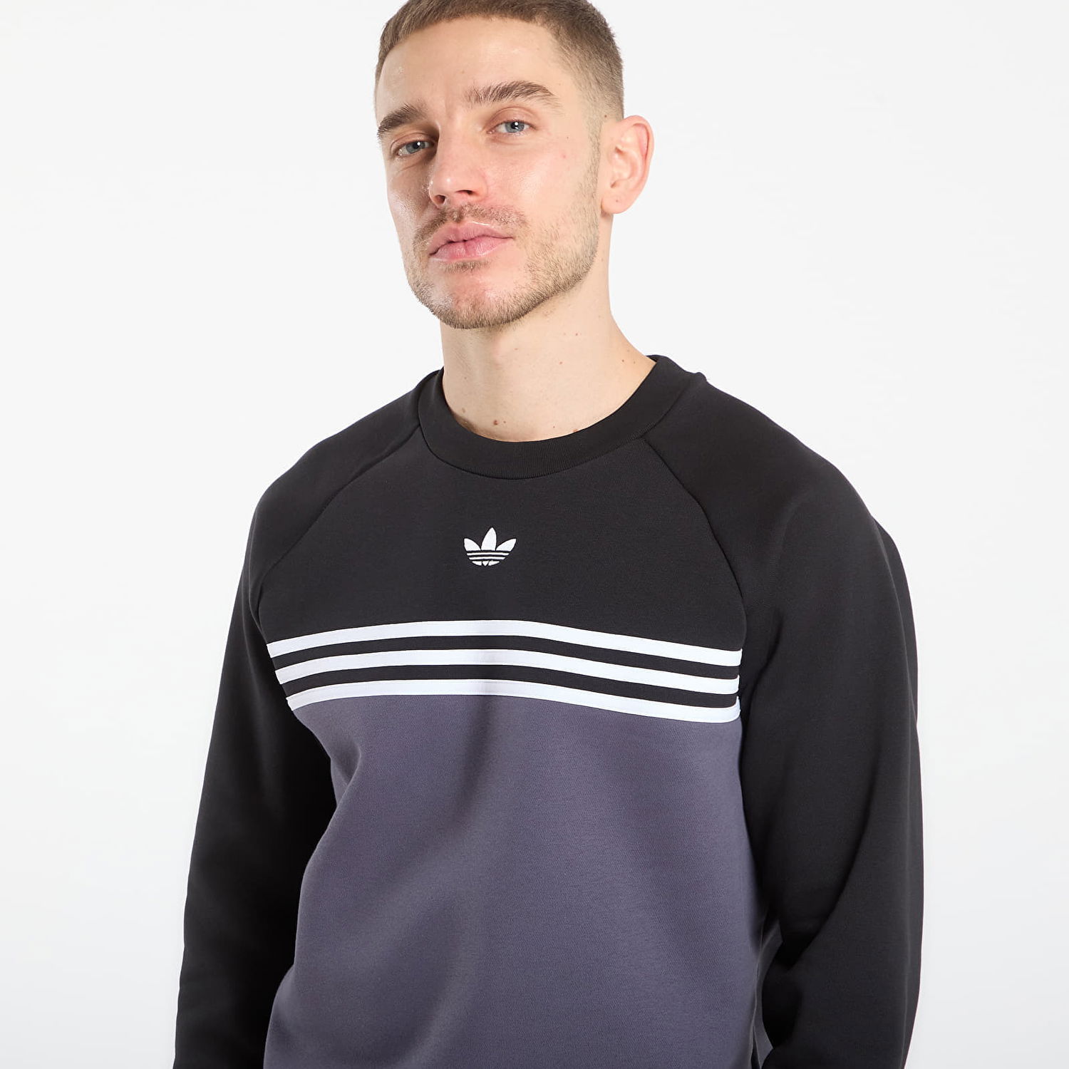 Mikina adidas Performance Colorblock Crewneck Sweatshirt with Stripes Šedá | KE2133, 1