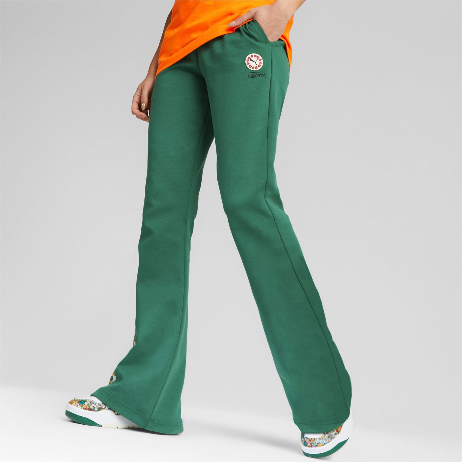 Tepláky Puma x LIBERTY Flared Pants Zelené | 539832_37, 1