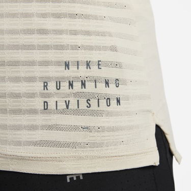 Tielko Nike Dri-FIT ADV Run Division Pinnacle Running Tank Hnedá | DQ4774-206, 1