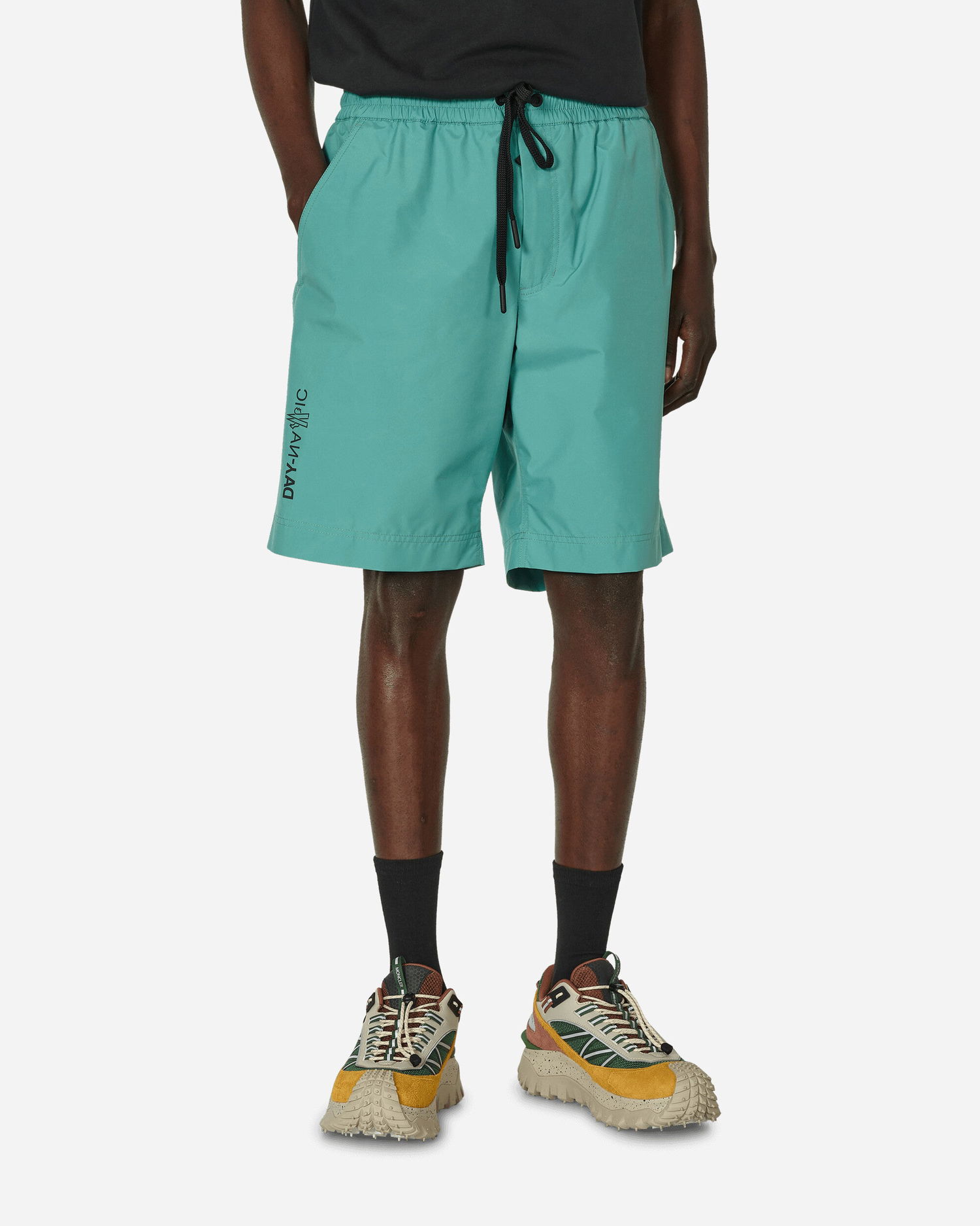 Šortky Moncler Day-Namic Shorts Zelené | 2B0000154AL5 80R, 0