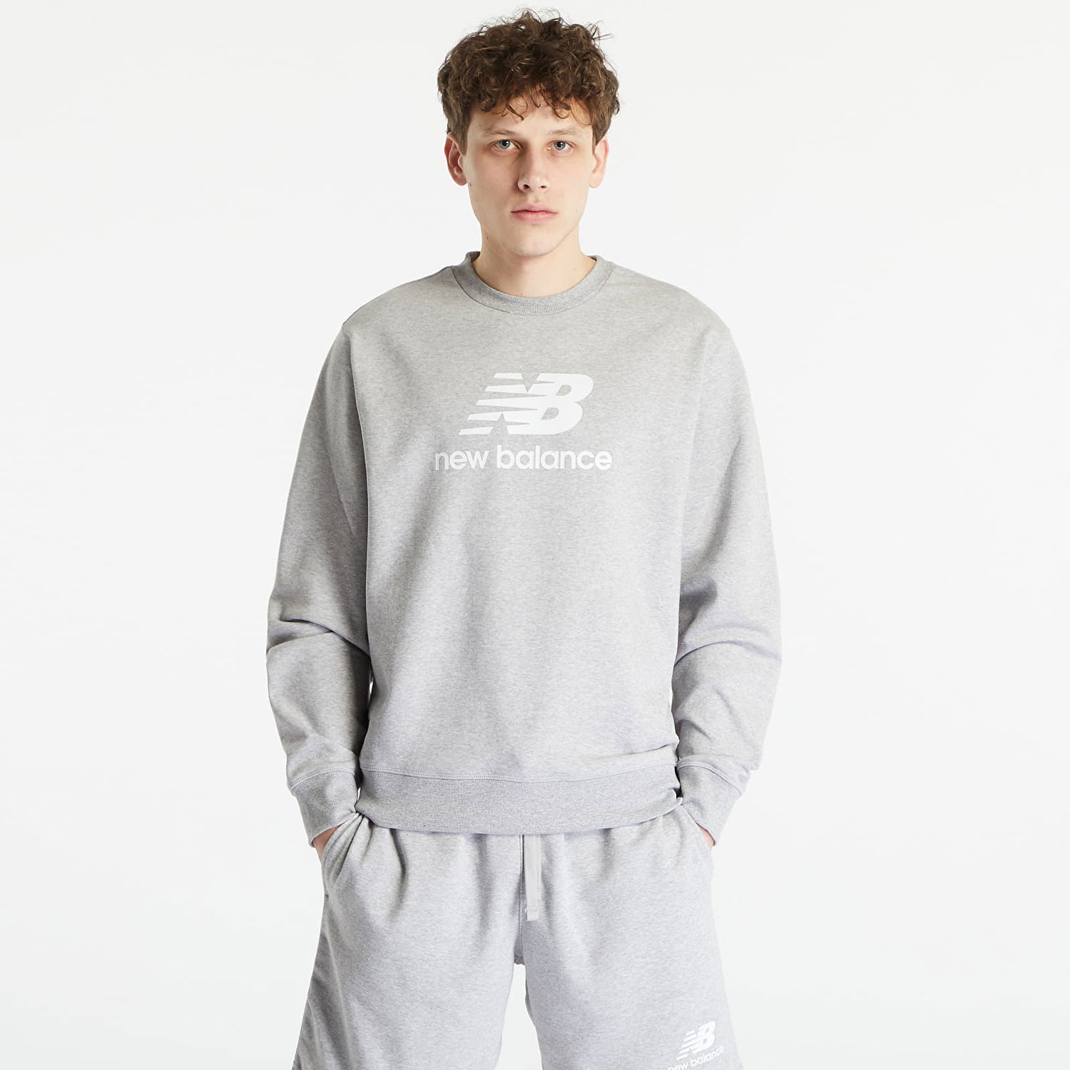 Mikina New Balance Essentials Stacked Logo French Terry Crewneck Šedá | MT31538AG, 1