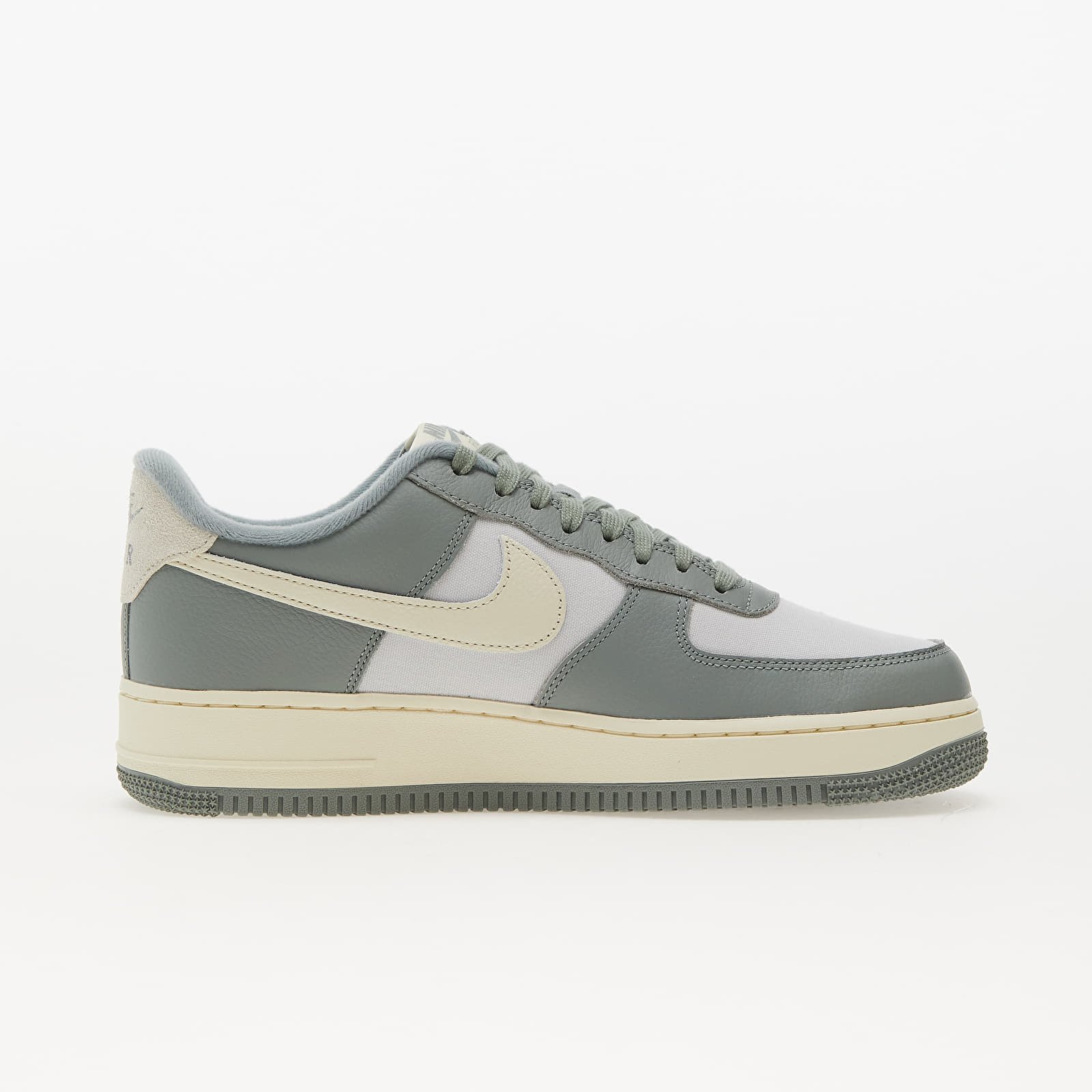 Air Force 1 Low '07 LX "Mica Green"