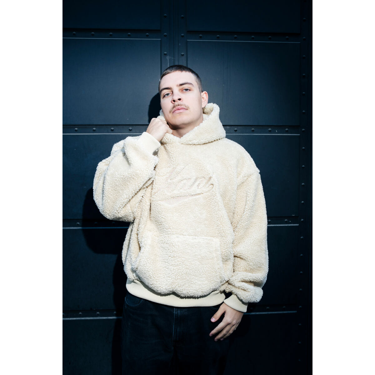 Mikina Karl Kani Cursive Varsity Teddy Os Hoodie Béžová | PD00008925, 1