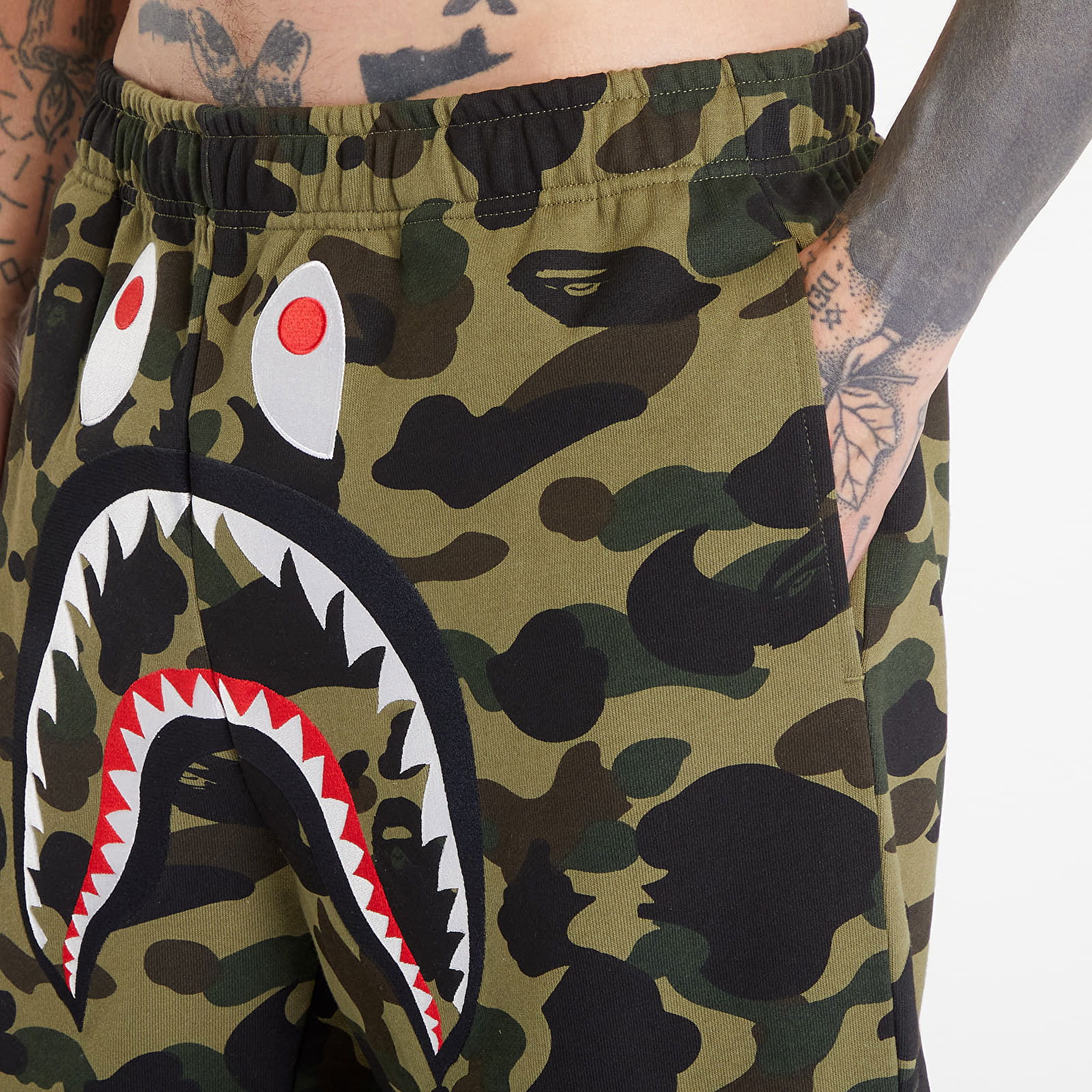 A BATHING APE 1St Camo Shark Sweatpants Green