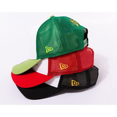 Šiltovka New Era 9FORTY A-Frame Trucker Character Looney Tunes Daffy Duck Scarlet One Size Biela | 60435086, 3