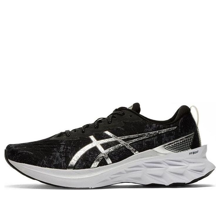 Tenisky a topánky Asics Novablast 2 Platinum Čierna | 1011B456-020