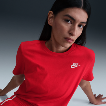 Tričko Nike Sportswear Club Essentials T-Shirt Červená | DX7902-657, 4