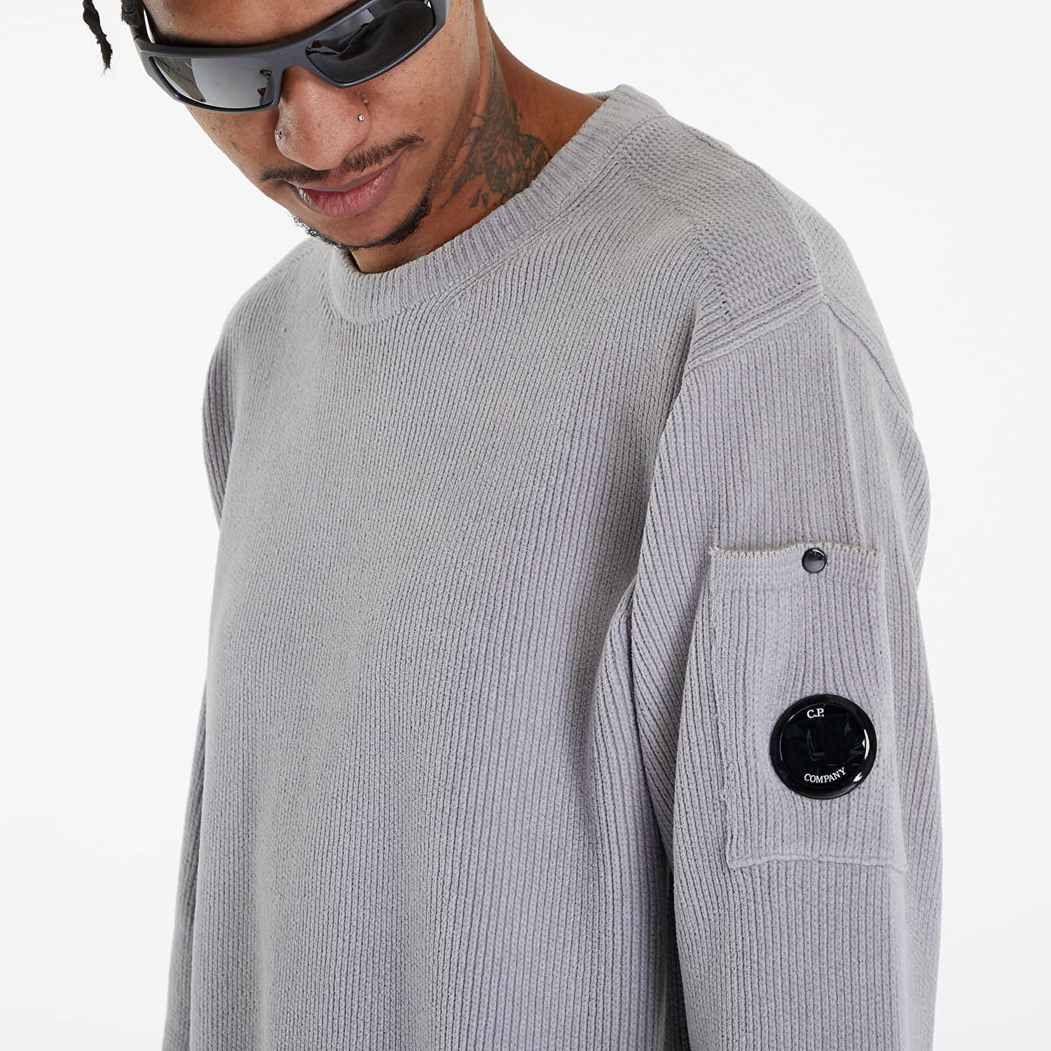 Sveter C.P. Company Crew Neck Sweater Drizzle Grey Šedá | 16CMKN043A005687G-913, 1