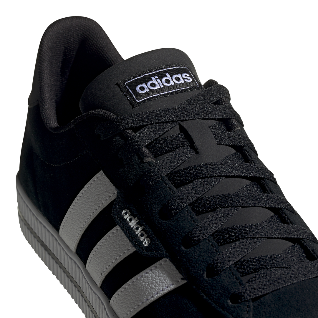 adidas DAILY 3.0 44