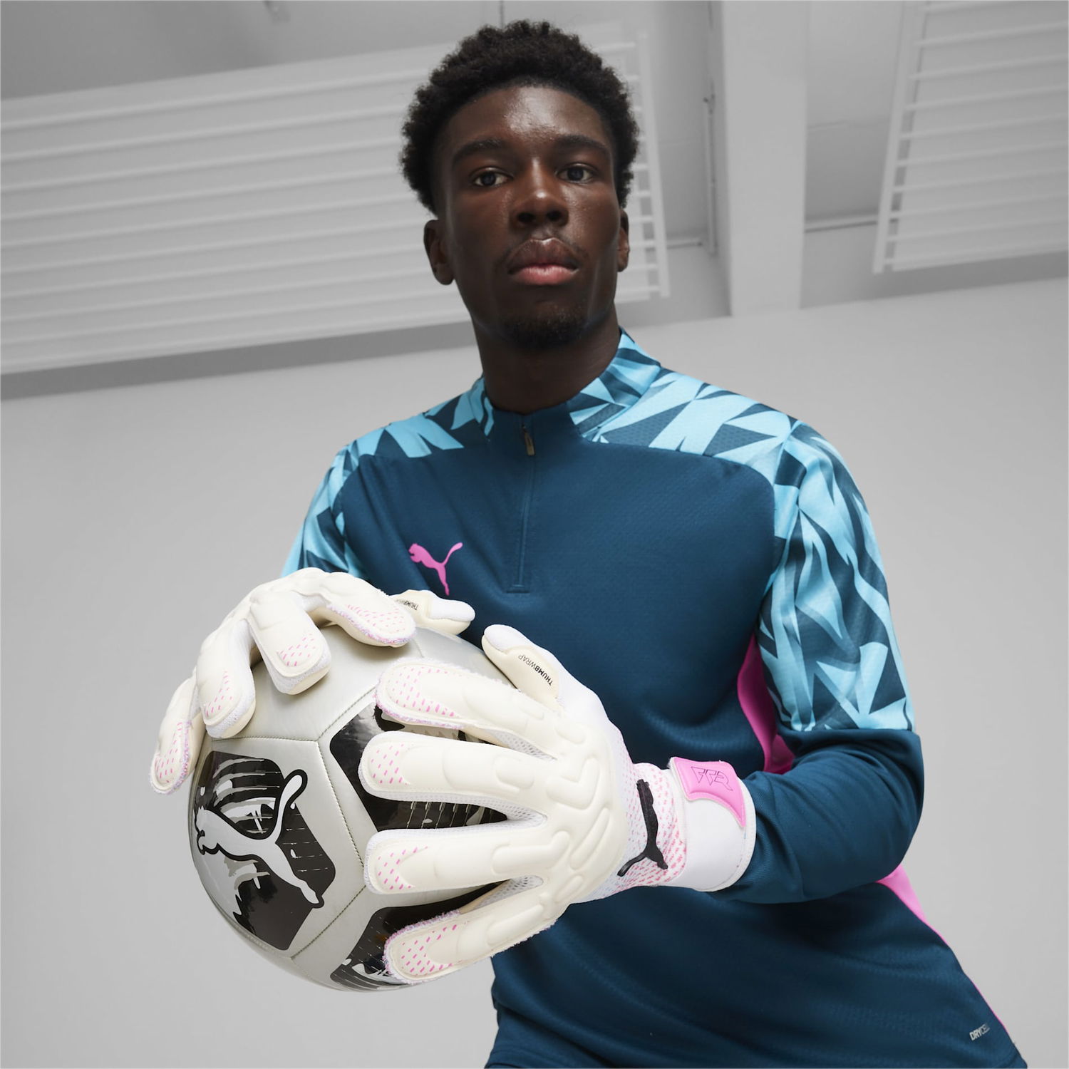 Rukavice Puma FUTURE Pro Hybrid Goalkeeper Gloves with 4MM Duo Supersoft Latex and Thumbwrap Rôznofarebný | 041924-01, 1