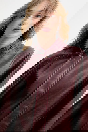 Bomber bunda Maison Margiela MM6 Maison Margiela Oversized Faux Leather Bomber Jacket with Tie Collar Vínová | S62AN0148.M35455.211, 3