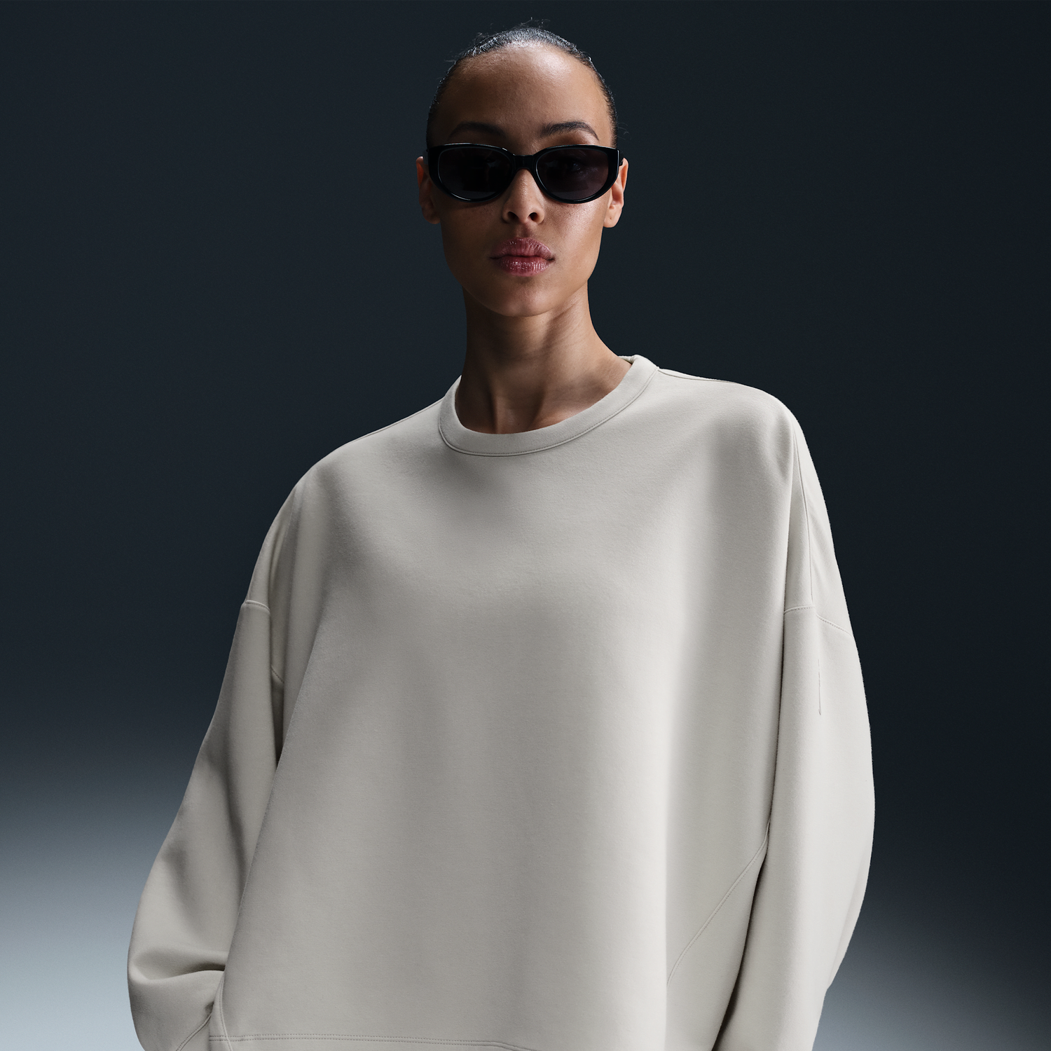 Sveter Nike Nike 24.7 ImpossiblySoft Dri-FIT Relaxed Fit Crew Neck T-Shirt Béžová | HQ8193-104, 0
