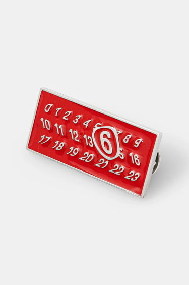 Spona Maison Margiela Numbers Logo Red Enamel Pin Červená | SM7VK0021.P7070, 0