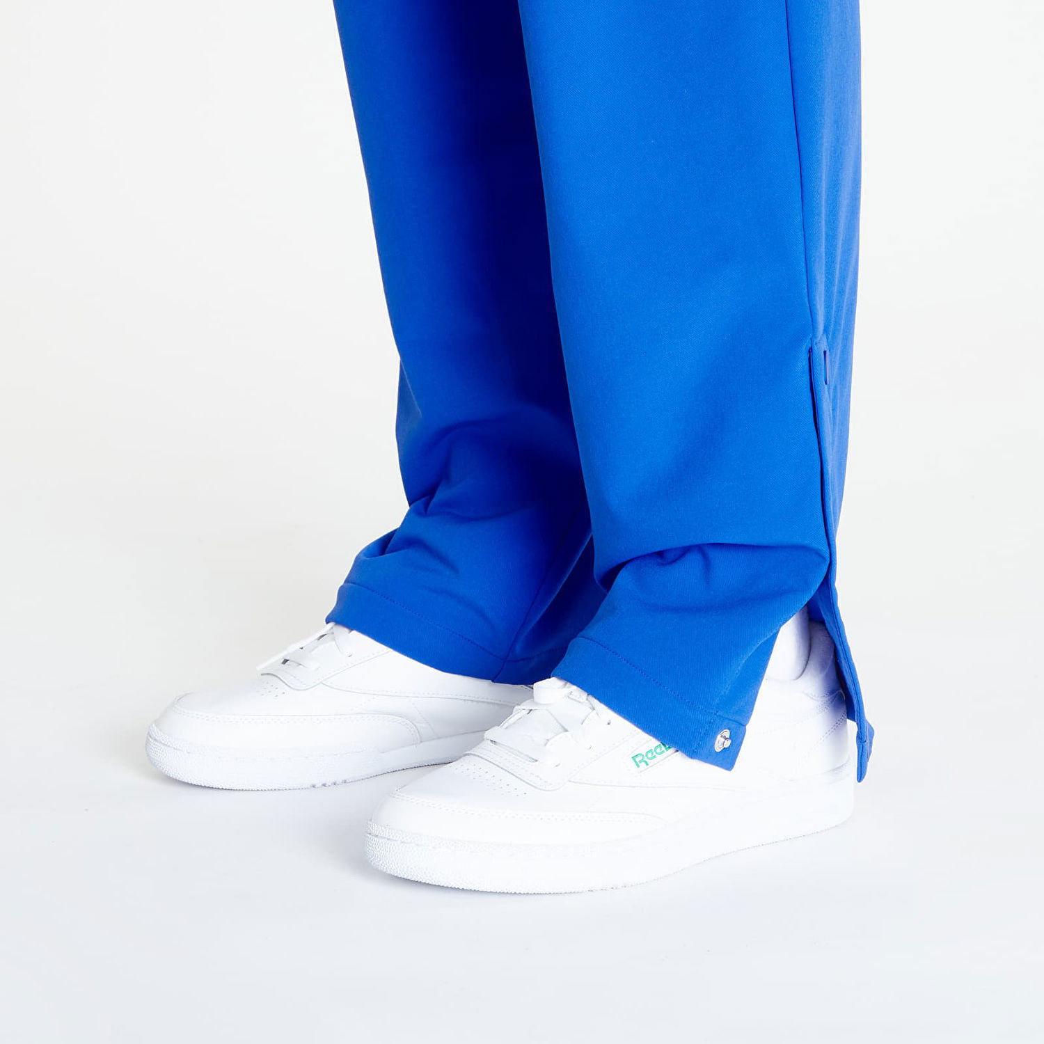 Nohavice a džínsy adidas Originals Adicolor Basketball Pant UNISEX Lucid Blue Modrá | IW1632, 1