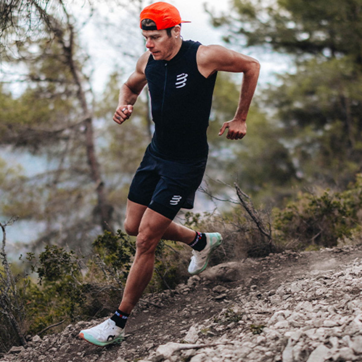 Tielko Compressport Trail Postural Tank Top Čierna | am00177b9002, 1