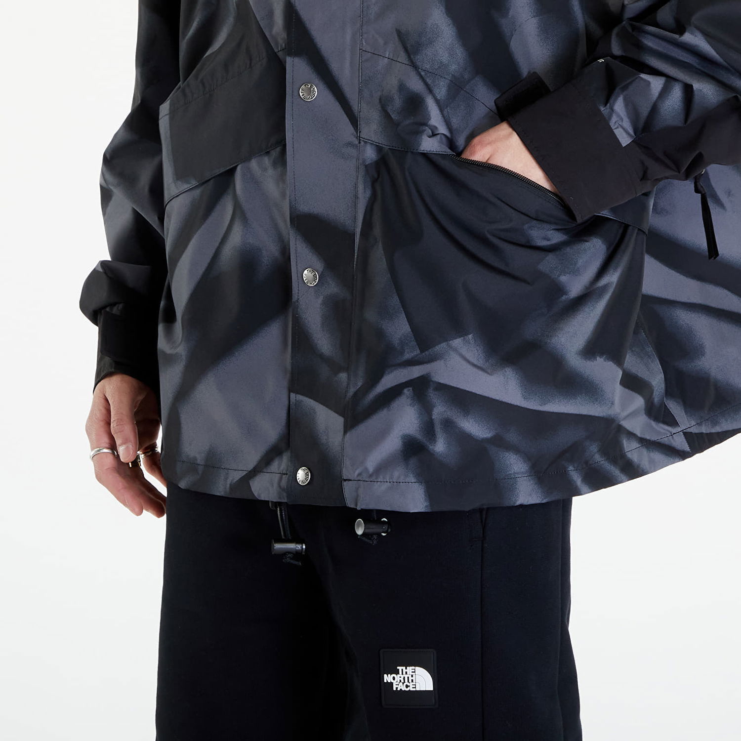 Bunda The North Face 86 Retro Mountain Jacket Smoked Smoked Pearl Čierna | NF0A7UR9SIF1, 1