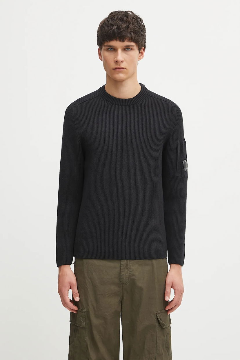Sveter C.P. Company C.P. Company Ribbed Knit Sweater with Lens Detail Čierna | 19CMKN015A006608A