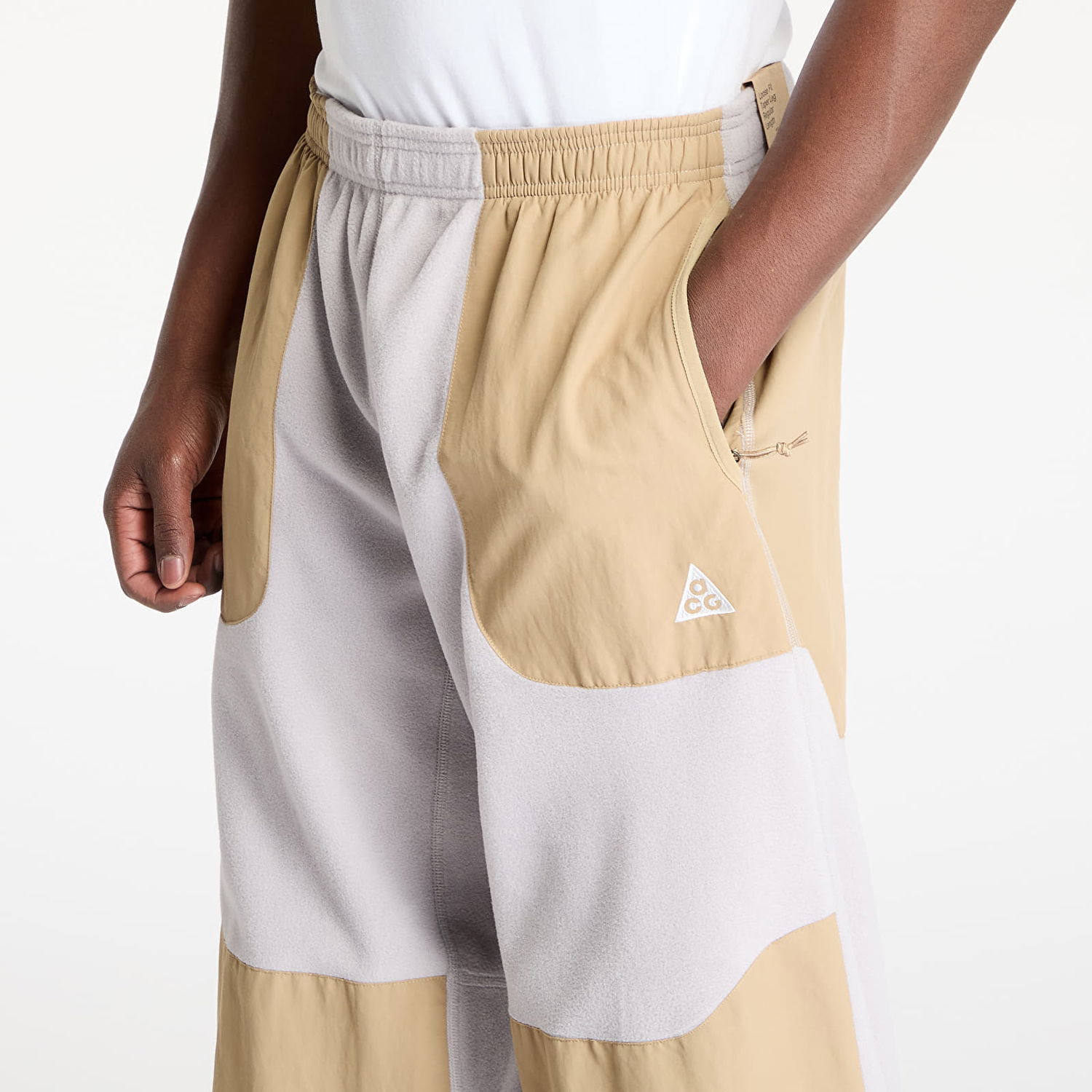 Tepláky Nike ACG Wolf Tree Relaxed Fit Panelled Pants Béžová | HJ2864-009, 1
