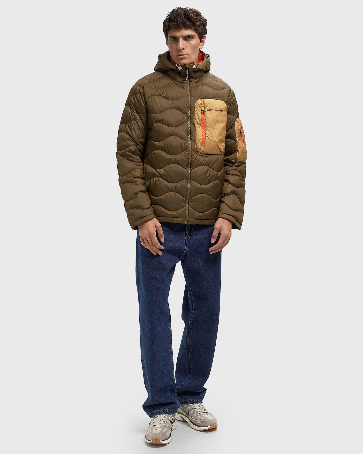 Prešívaná bunda Peak Performance HeliuUtility Wavy Quilted Down Hooded Jacket Hnedá | G79848080, 1