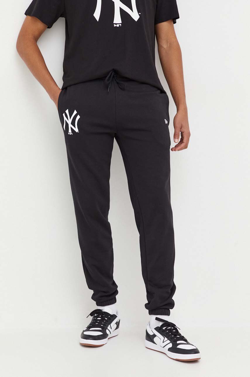 Tepláky New Era Printed Sweatpants Čierna | 60416726, 0