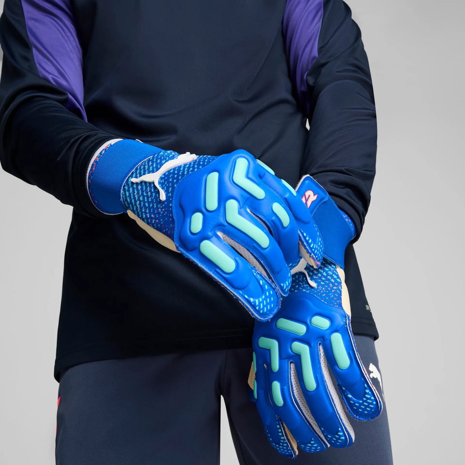 Rukavice Puma FUTURE Pro Hybrid Goalkeeper Gloves with THUMBWRAP and 4MM DUO SUPERSOFT LATEX Modrá | 041924-04, 1