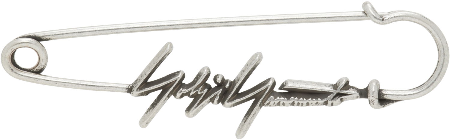 Spona Yohji Yamamoto Yohji Yamamoto Signature Safety Pin Brooch Metalická | HP-A07-965, 0