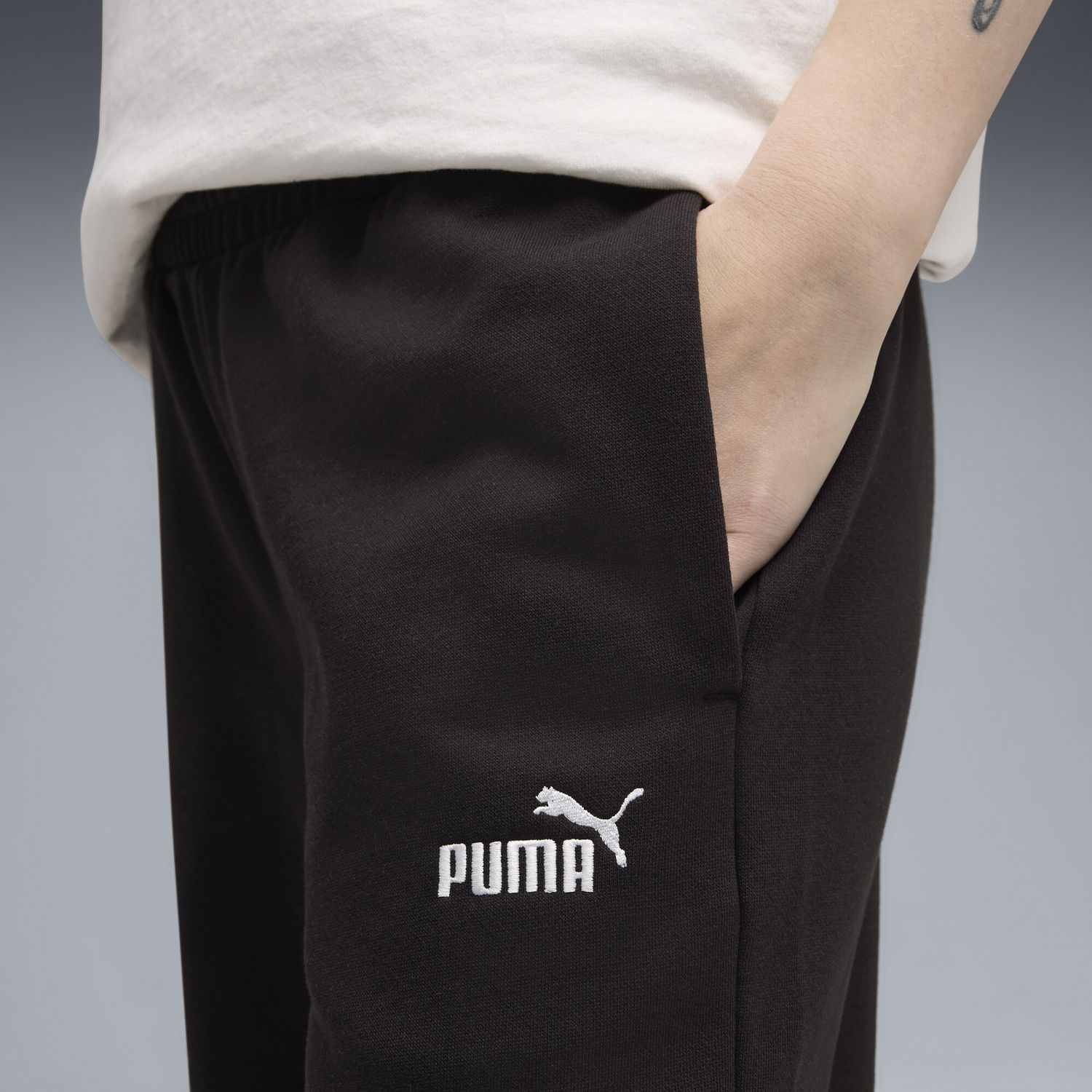 Tepláky Puma Essentials Small No. 1 Logo Comfort Straight-Leg Pants Hnedá | 689082_01, 1
