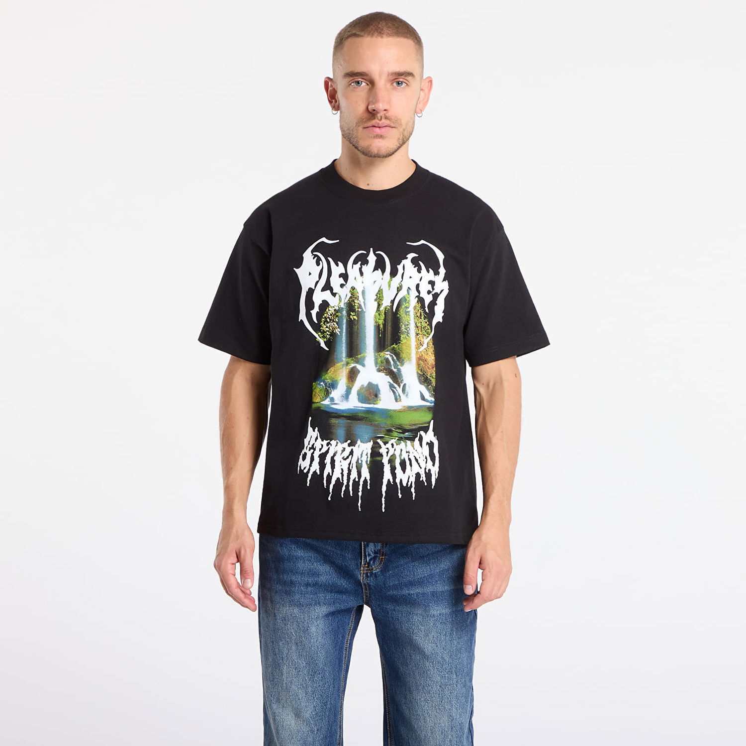 Tričko Pleasures Pond Graphic T-Shirt Čierna | P25F071-BLACK, 0