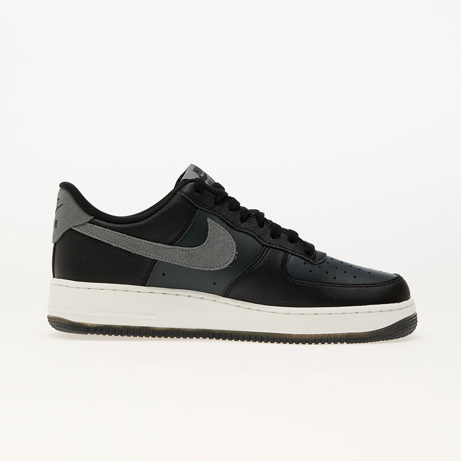 AIR FORCE 1 ’07 LV8 2