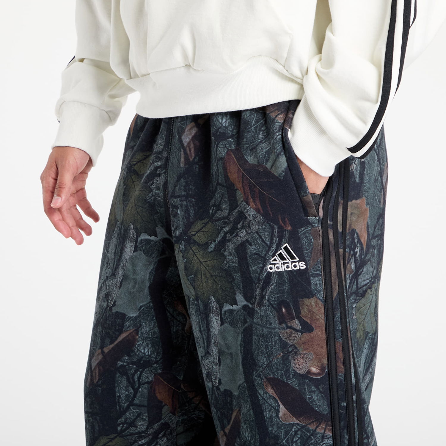 Tepláky adidas Originals Camo Joggers Rôznofarebný | JY2773, 1