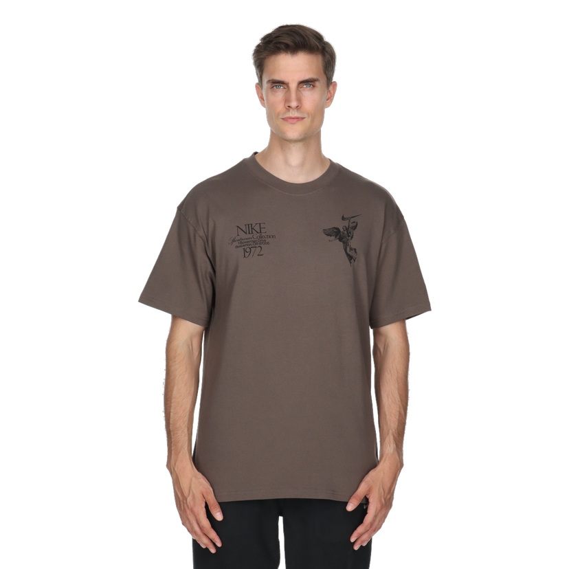 Tričko Nike NSW Wings Victory Short Sleeve Graphic T-Shirt Hnedá | HV0167-004