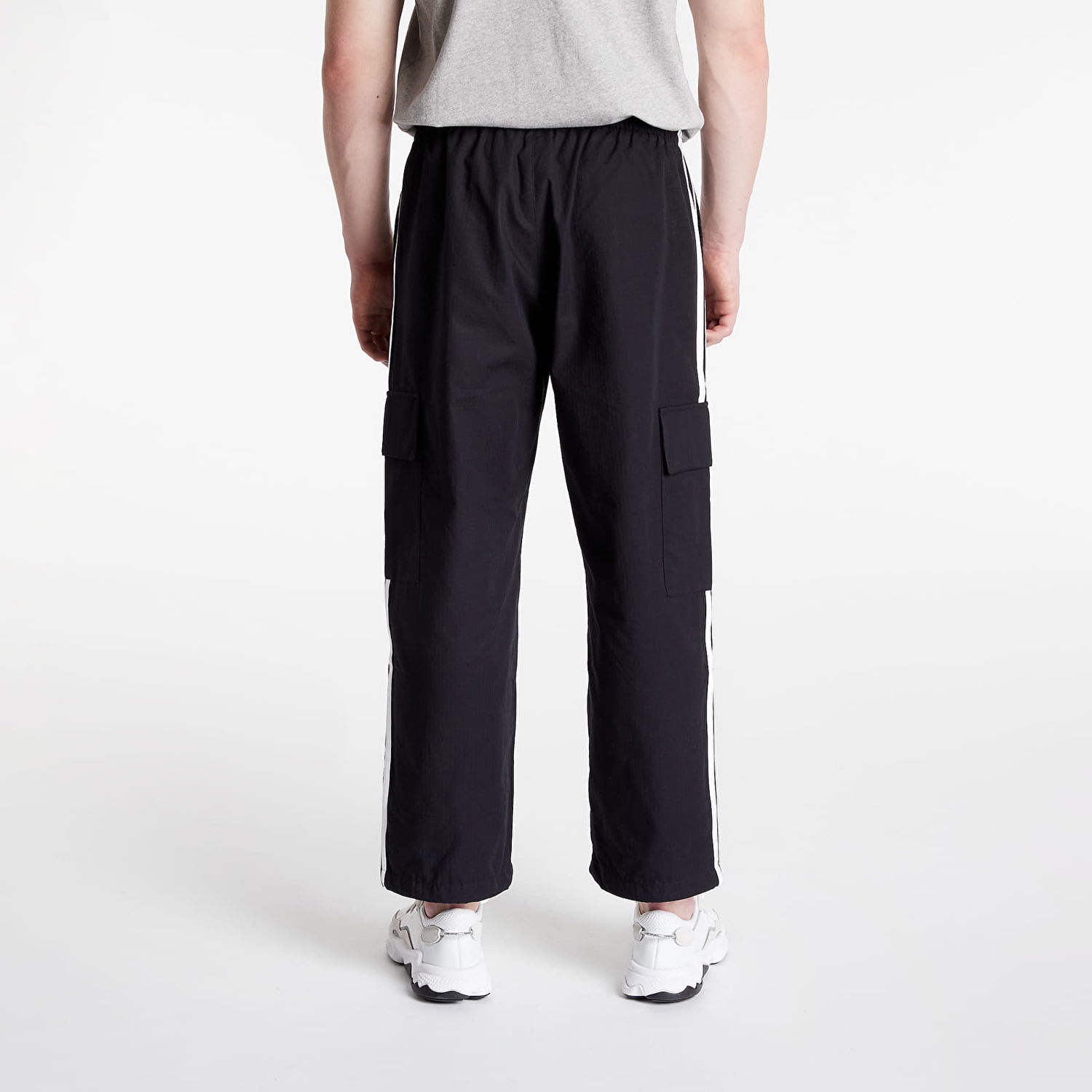 Cargo nohavice adidas Originals 3-Stripes Cargo Čierna | H09117, 1