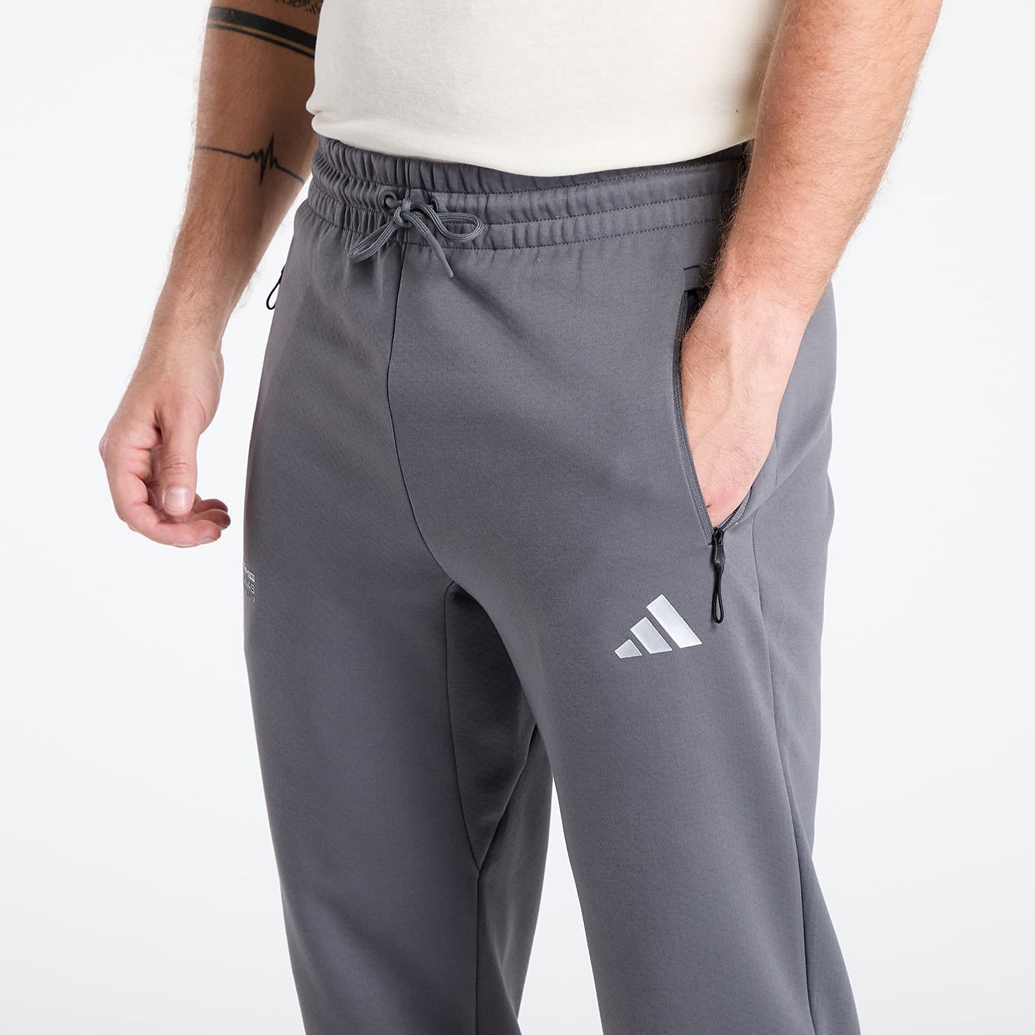 Tepláky adidas Performance AMG Mercedes Sweatpants Šedá | JW3478, 1
