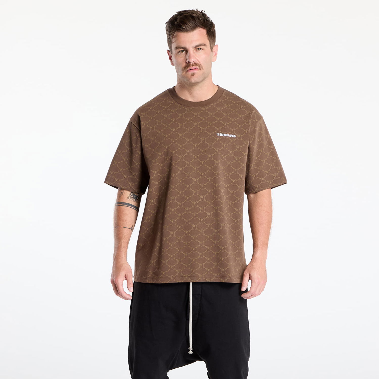 Tričko BAPE A BATHING APE College Monogram Logo Relaxed Fit Tee Hnedá | 001CSL301316MBRW, 0