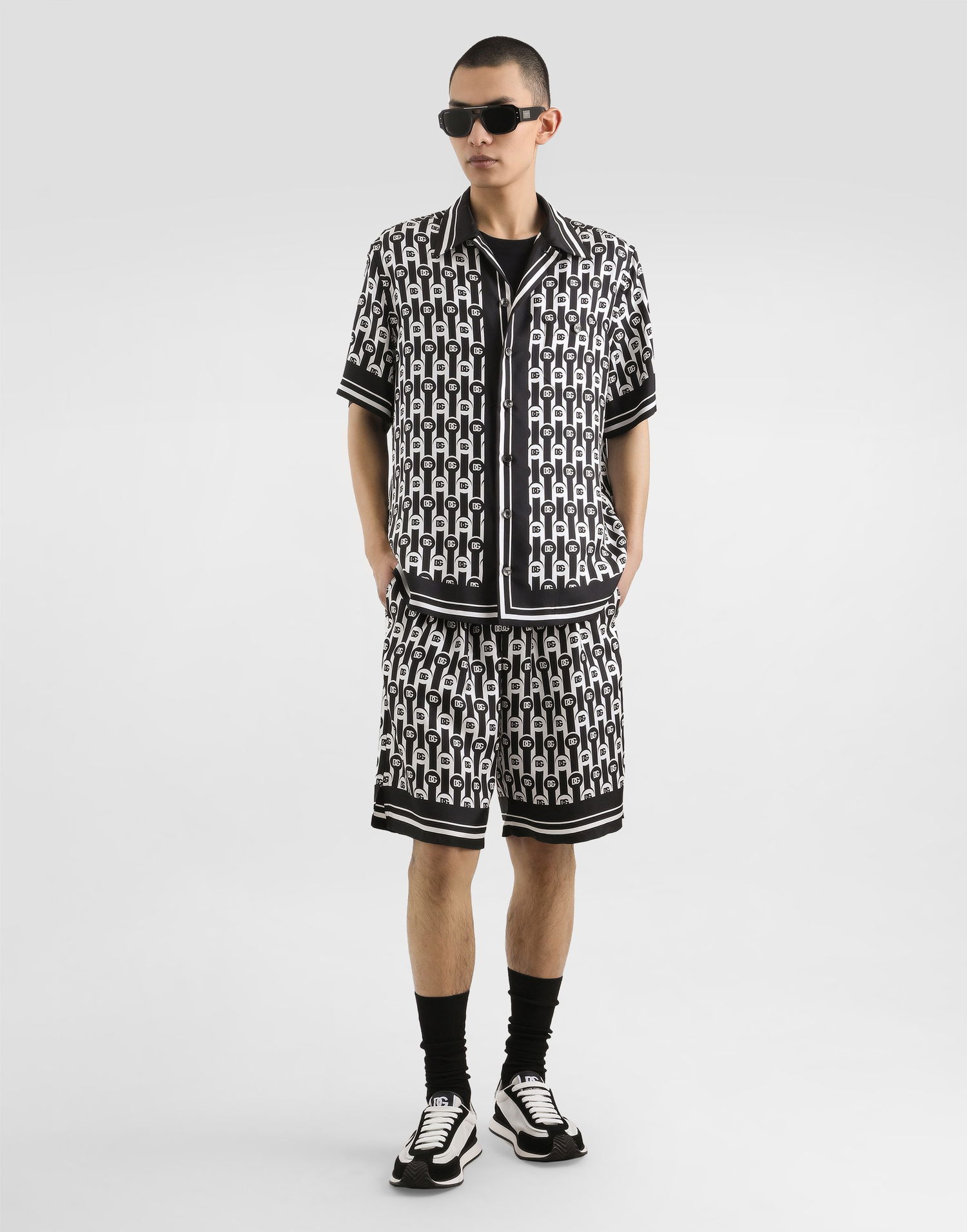 Šortky Dolce & Gabbana Dolce & Gabbana Silk Twill Bermuda Shorts Čierna | GV37ATHI1ZXHA8ZN, 1