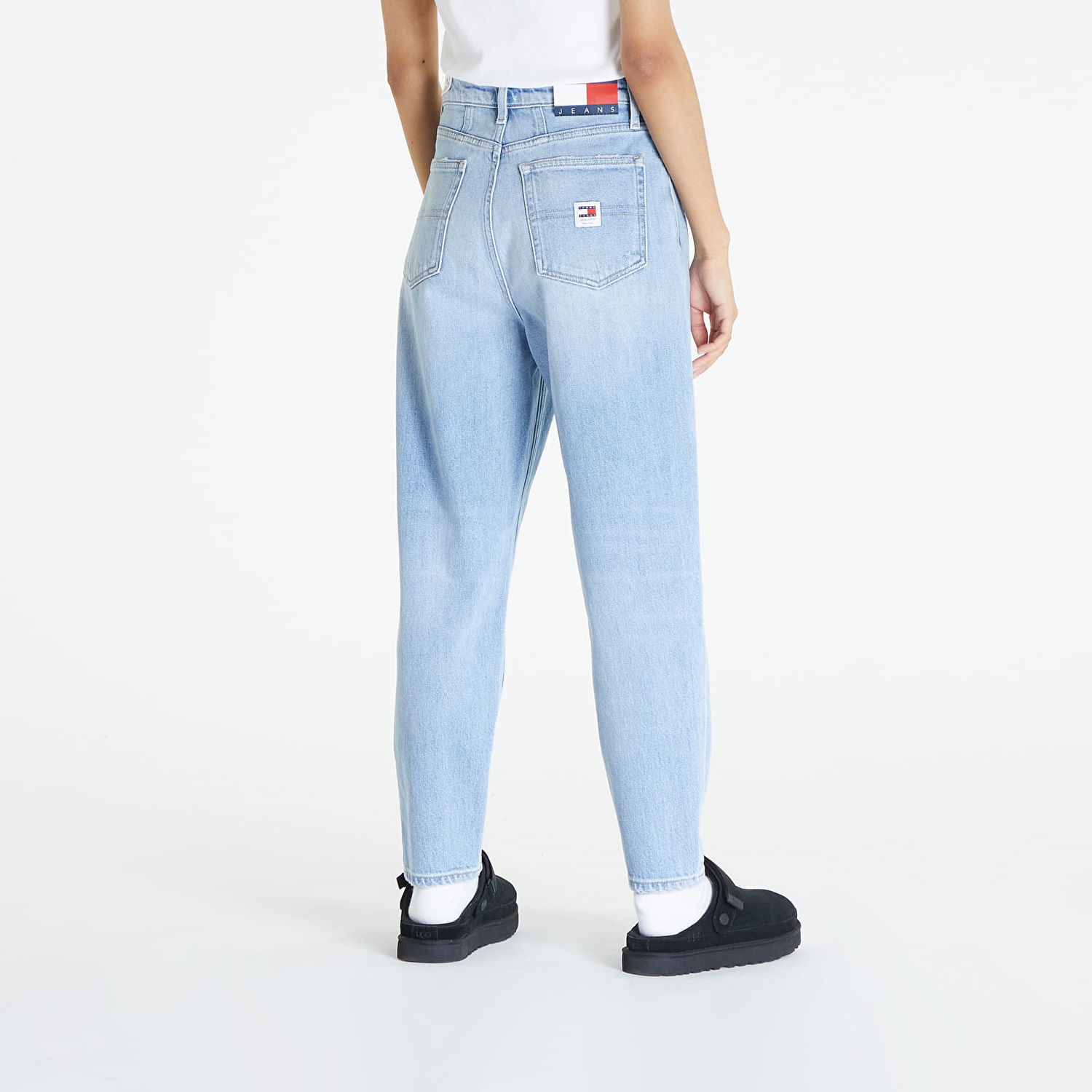 Nohavice a džínsy Tommy Hilfiger Tommy Jeans Mom Jean Uh Tapered Jeans Modrá | DW0DW17617 1AB, 1