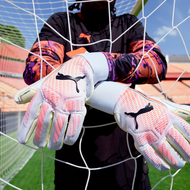 Športový doplnok Puma ULTRA Ultimate Hybrid Goalkeeper Gloves with Thumbwrap and 4mm Super Soft Latex Biela | 041948-06, 1