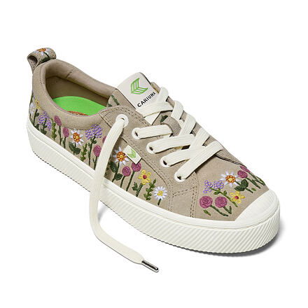 Tenisky a topánky Cariuma OCA Low Embroidered Flowers Šedá | 100102N33, 1