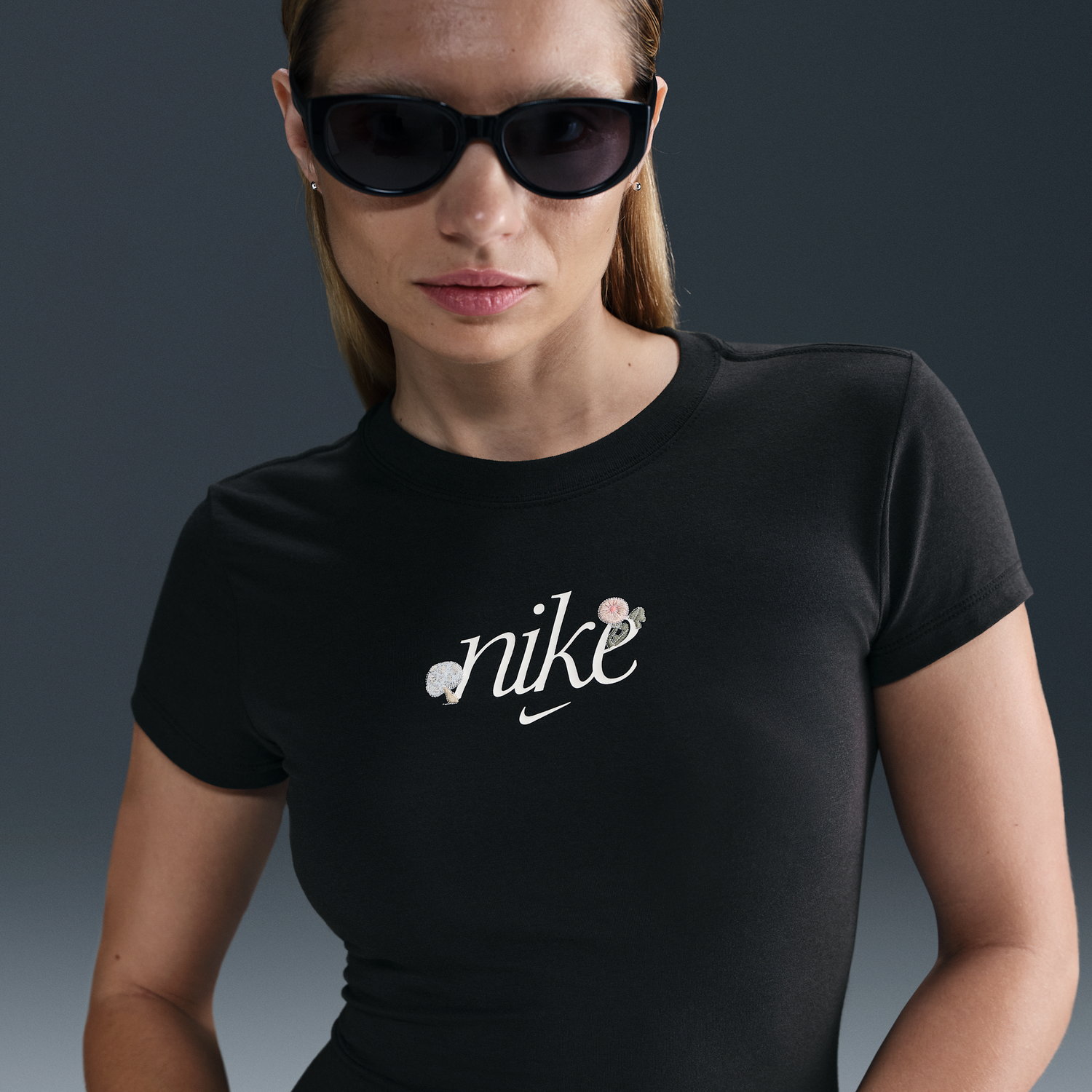 Tričko Nike Sportswear Chill Knit Slim-Fit Graphic T-Shirt Čierna | HF9722-010, 0
