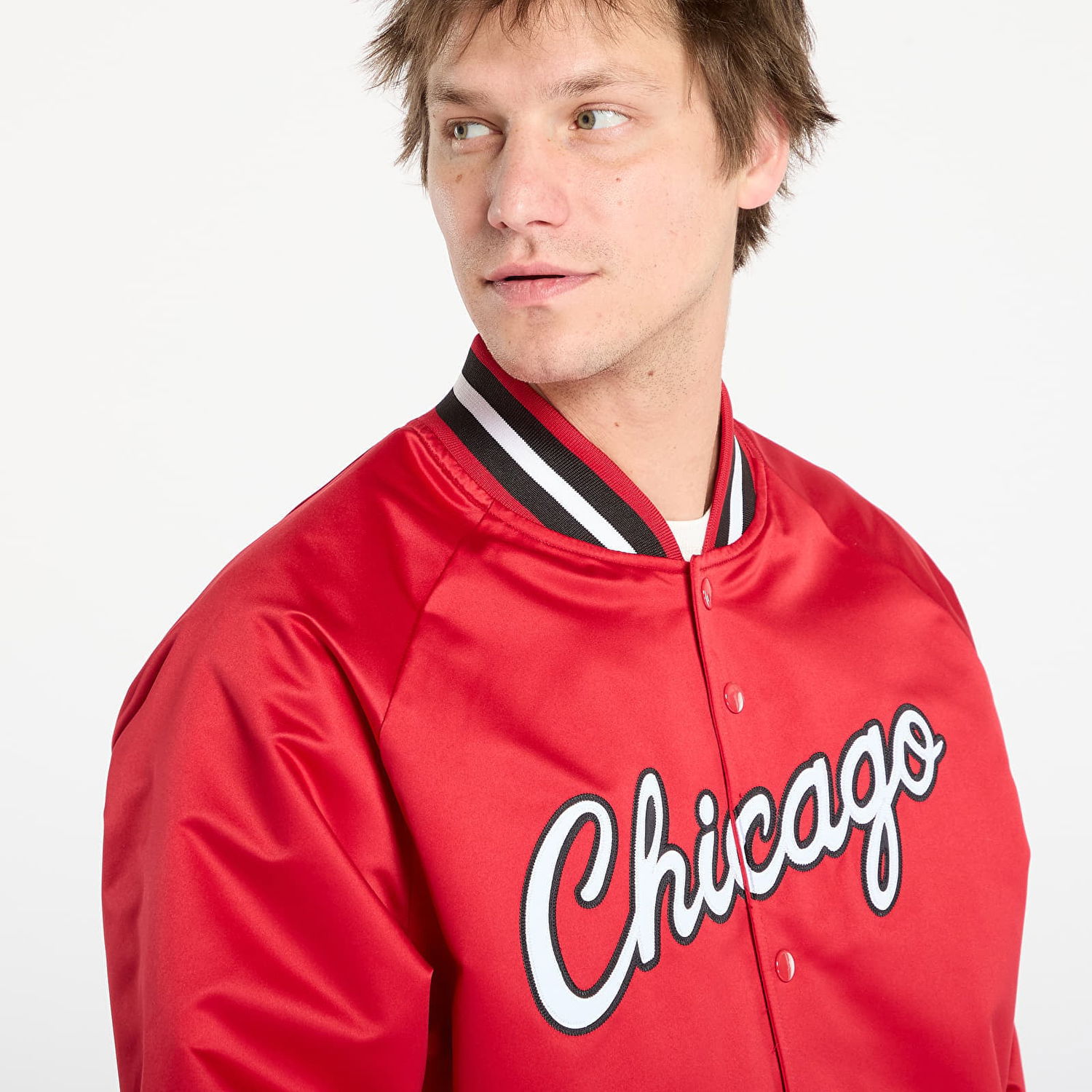 Bomber bunda Mitchell & Ness NBA Lightweight Satin Vintage Logo Jacket Bulls Červená | SJKT6296-CBUYYPPPSCAR, 1