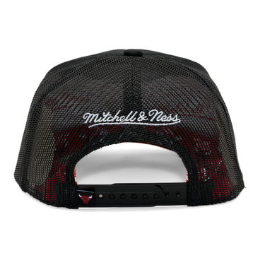 Šiltovka Mitchell & Ness Mitchell & Ness Chicago Bulls Hidden Trucker Snapback Čierna | HT11408-CBUBLCK, 2